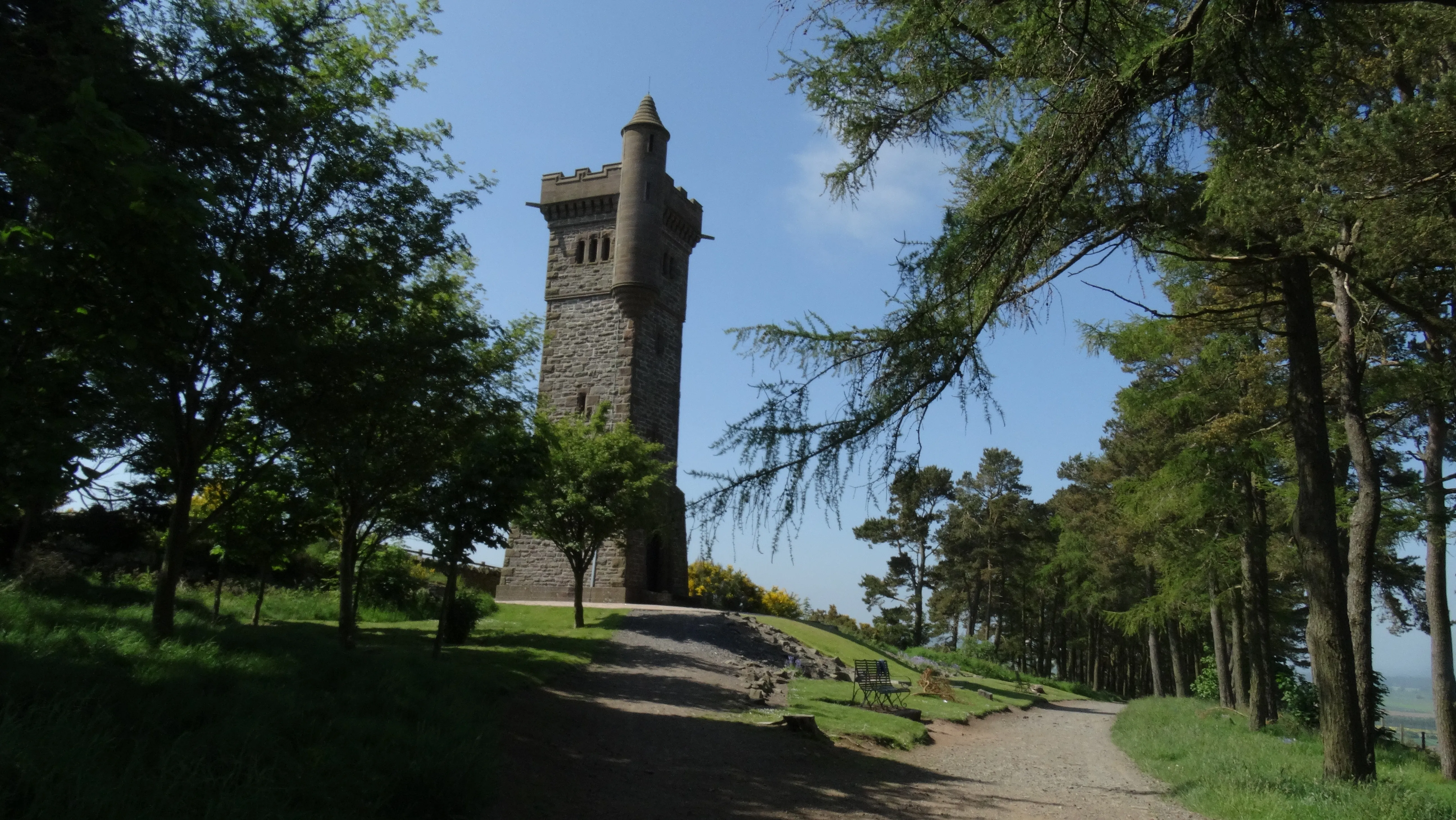 16-1026 060616 War Memorial on Balmashanner Hill , Forfar