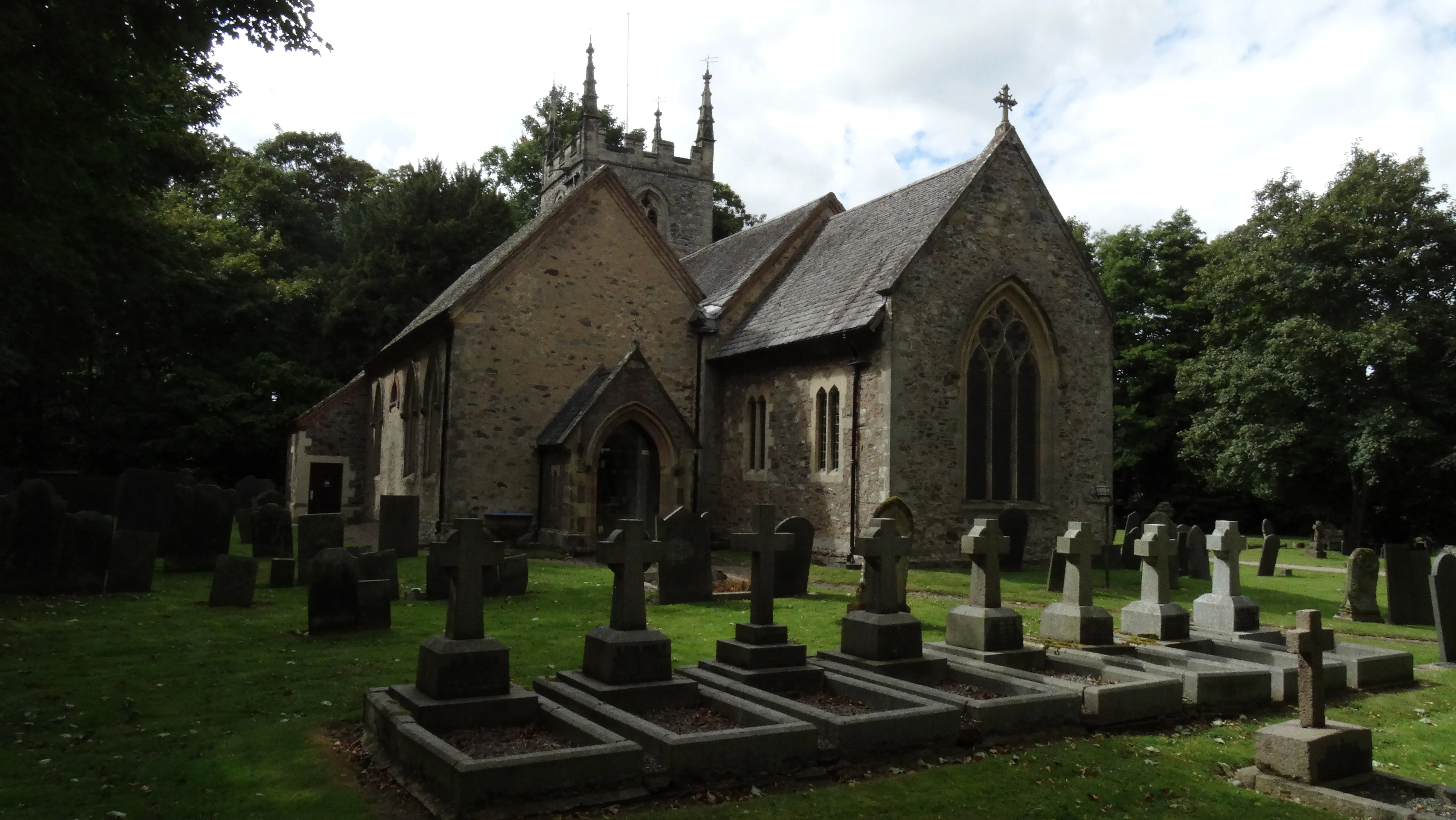 16-1471-210816-swithland-leics-st-leonards-church-earls-of-lanesborough-graves