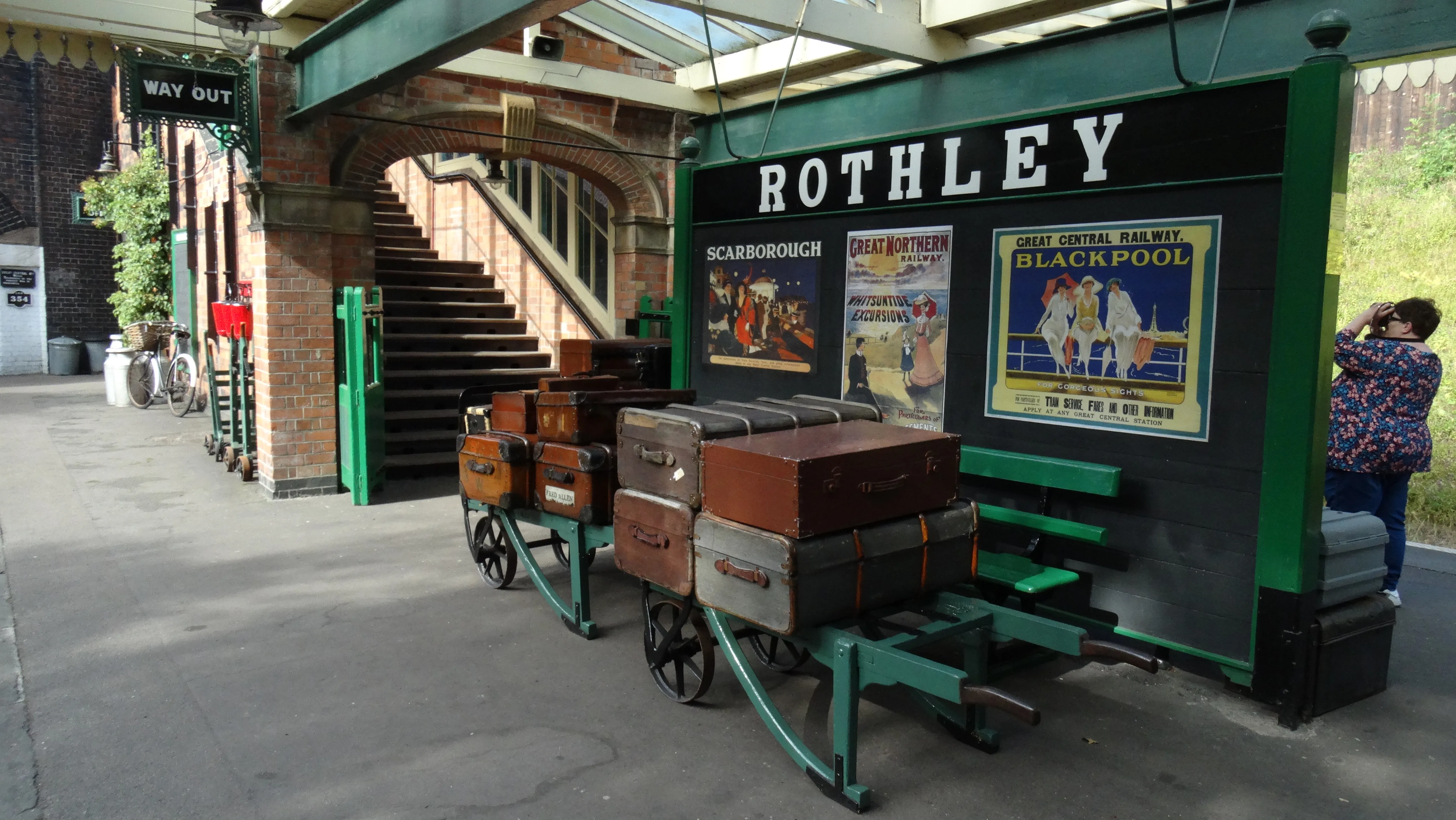 16-1480-210816-rothley-station-great-central-railway-leics-baggage