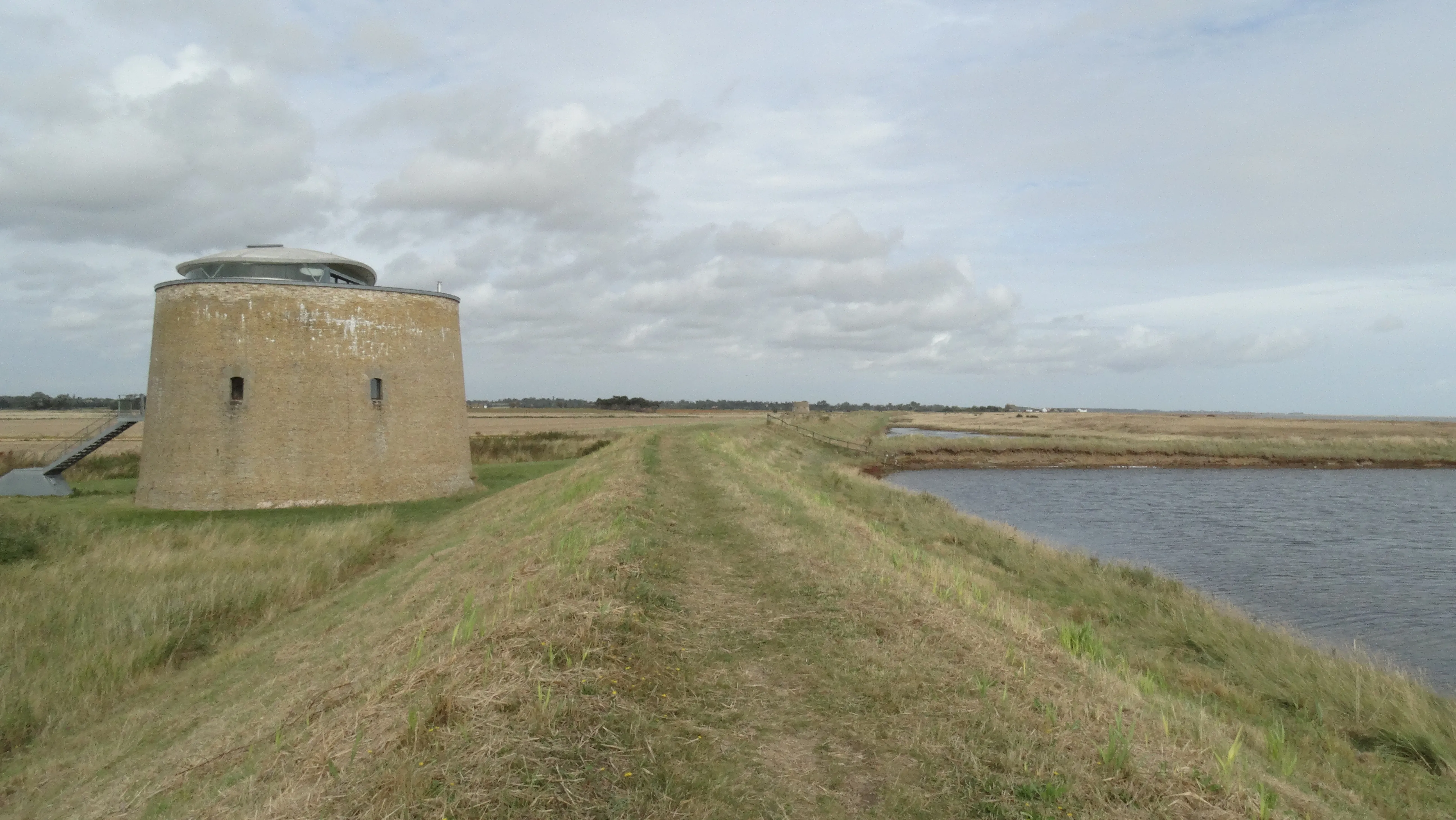 16-1693-260916-on-suffolk-coast-path-at-alderton-view-n-to-martello-tower-y