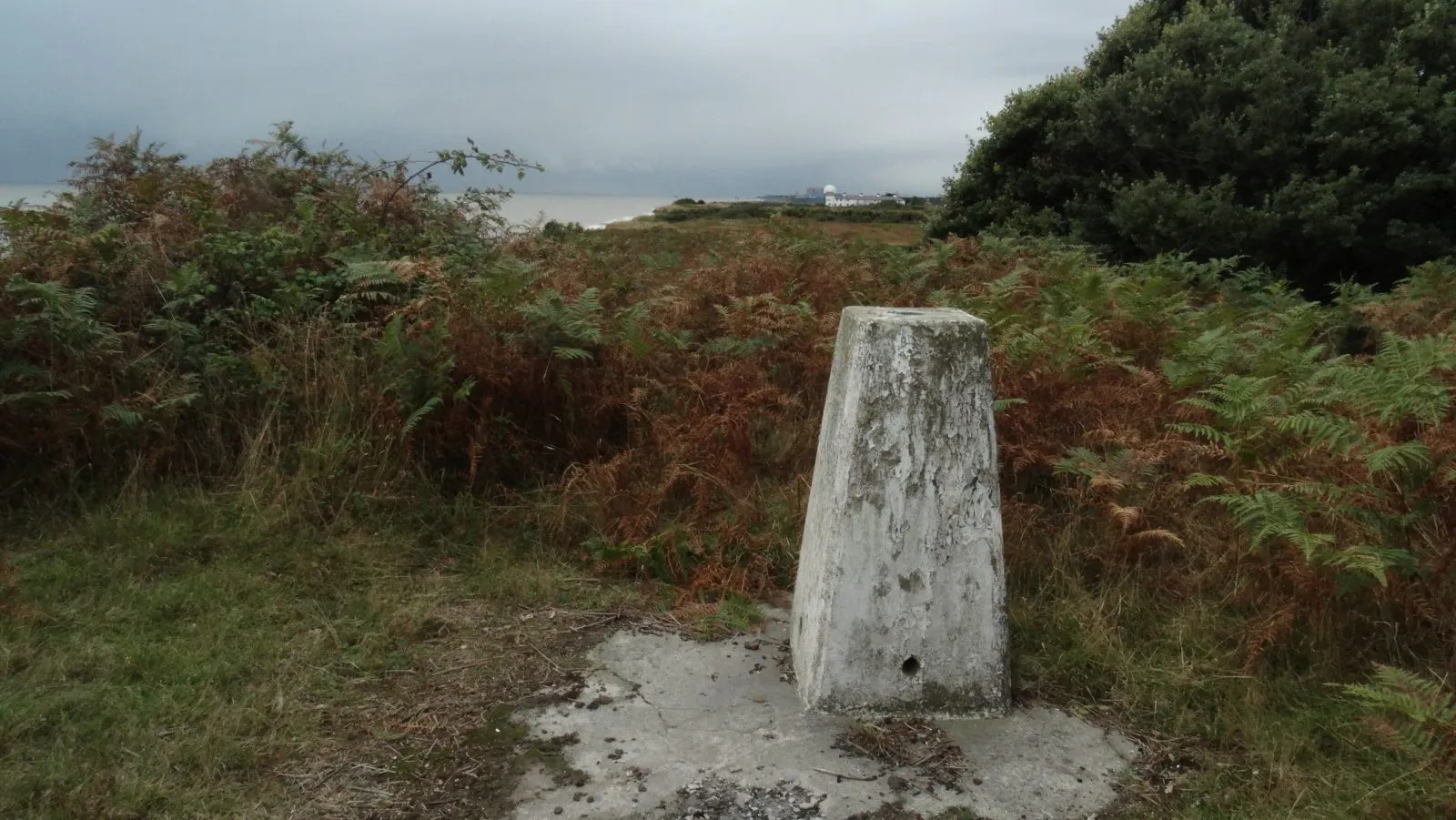 16-1738-290916-trig-point-on-minsmere-cliffs-dunwich-heath-view-s