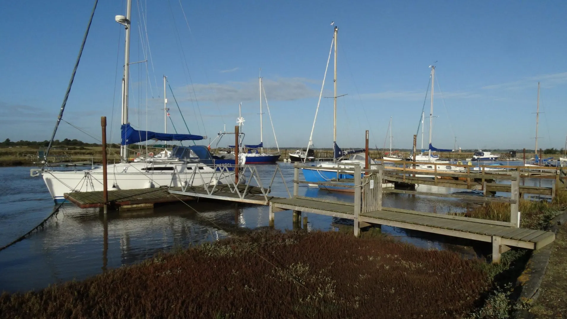 16-1753-300916-the-r-blyth-at-southwold-harbour-at-high-tide