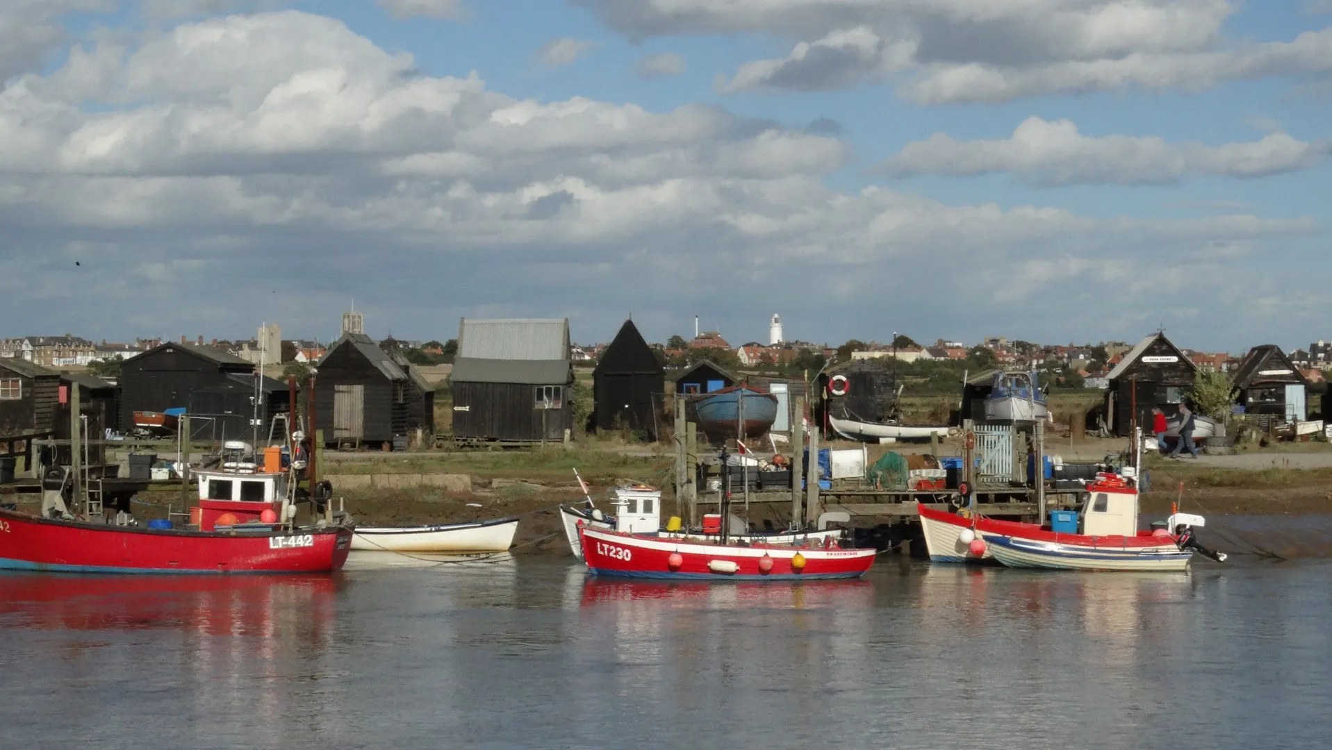 16-1782-300916-colourful-boats-southwold-harbour-large