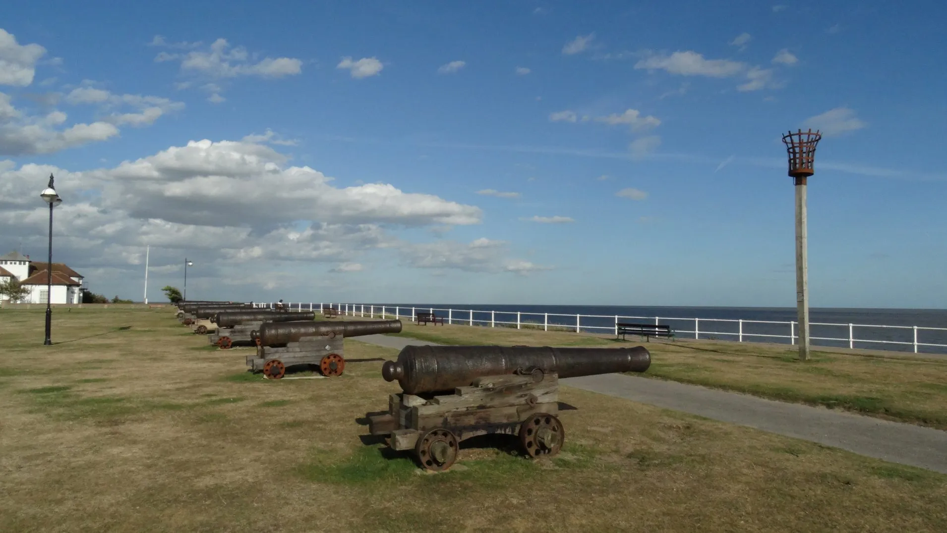 16-1789-300916-southwold-ancient-cannon-beacon-gun-hill-cliff