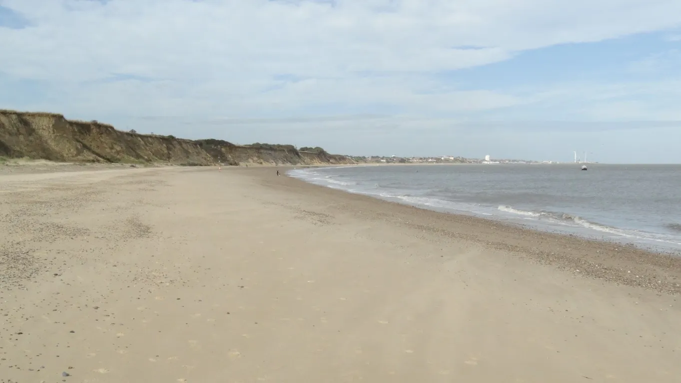 ecr-16-1736-280916-beach-below-pakefield-cliffs-near-lowestoft-medium