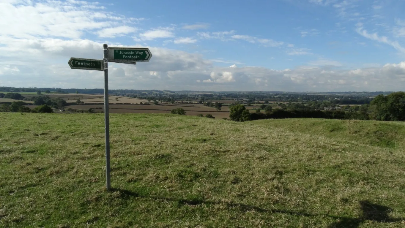 Reaching East Farndon, the Jurassic Way climb to higher ground but then for some unknown reason almost doubles back on itself back down the hill on another path.