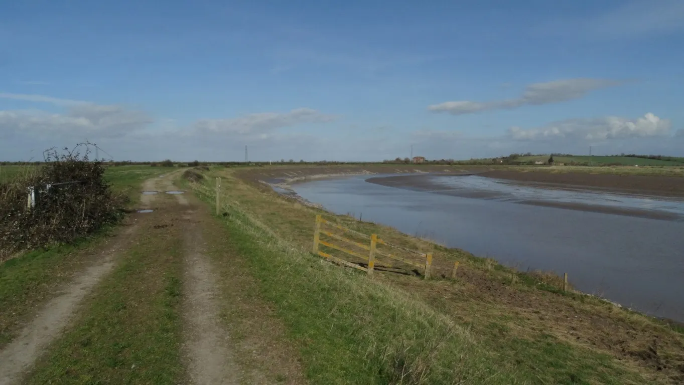 A perfect spring day with only the sound of skylarks overhead. The River Parrett here makes a big loop around Pawlett Hams.