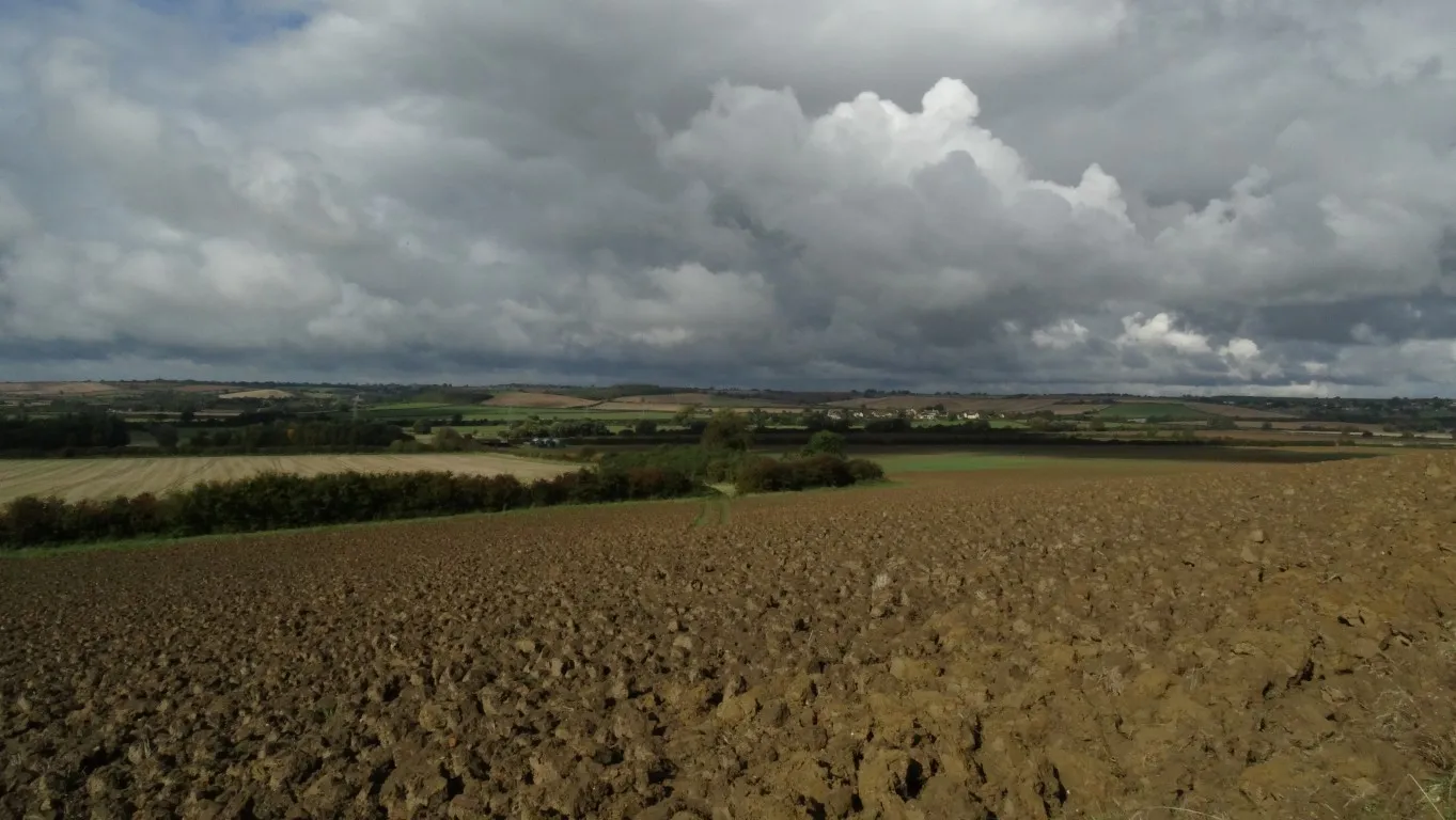 Glorious sticky mud which clogs the boots. Thankfully this field wasn't too big to cross as I neared Gretton.
