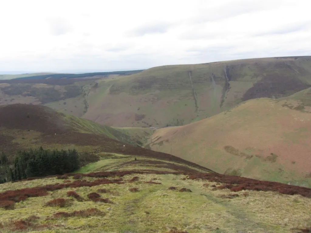 On the descent from Whimble. fine walking country. The ridge in the distance was on my outward route on what started out as a fine sunny day.